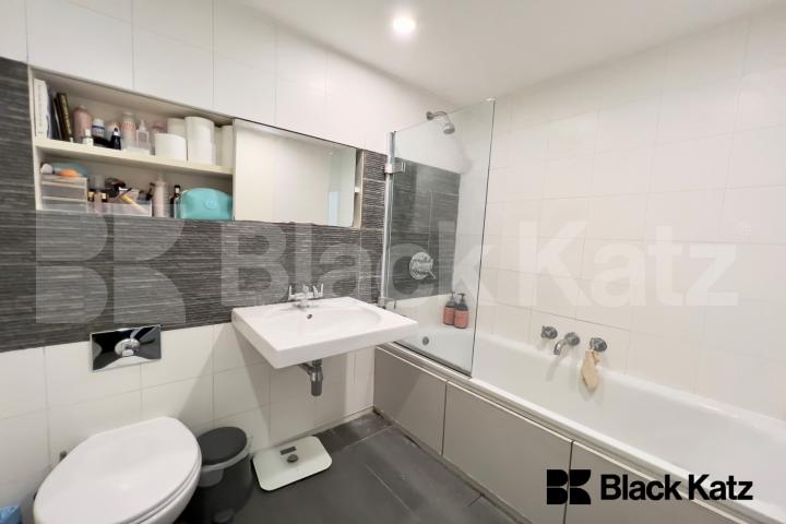  Boasting size, quality & location Bombay Court  St.Marychurch Street , Rotherhithe Village